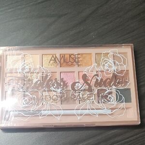 NEW! Eyeshadow Palette - Timeless Nudes